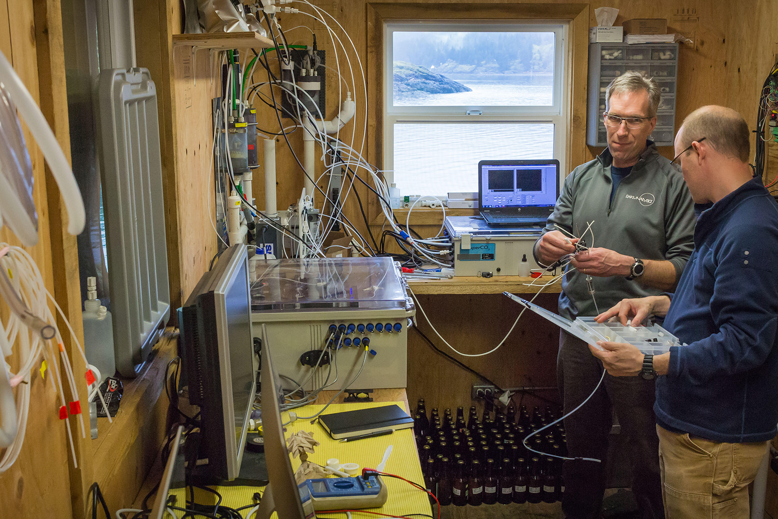 Burke Hales and Wiley Evans during a Burke-o-Lator installation at the Hakai Institute’s Quadra Island Field Station in 2016. Photo by Josh Silberg. 